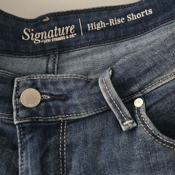 Signature by Levi Strauss High-Rise Shorts Size 14 - Picture 2 of 5